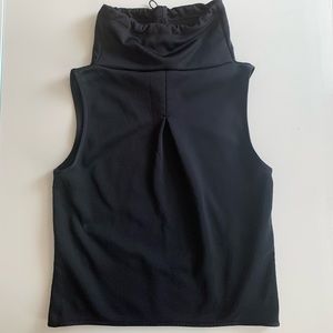 Nike sleeveless therma-fit sweater. Size M. used.